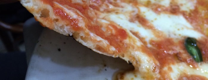 L'Antica Pizzeria da Michele is one of eJdeRさんのお気に入りスポット.