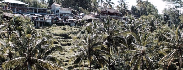 Sri Bungalows is one of Tempat yang Disukai Rahmat.