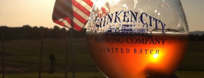 Sunken City Brewing Company and Tap Room is one of Tempat yang Disukai Shafer.