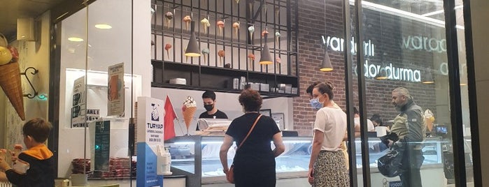 Vardarlı Dondurma & Cafe is one of İstanbul Kafası.