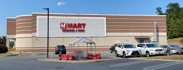 H Mart Asian Supermarket is one of Lugares favoritos de Ken.