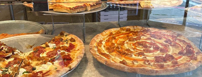 Bella Pizza is one of lino : понравившиеся места.