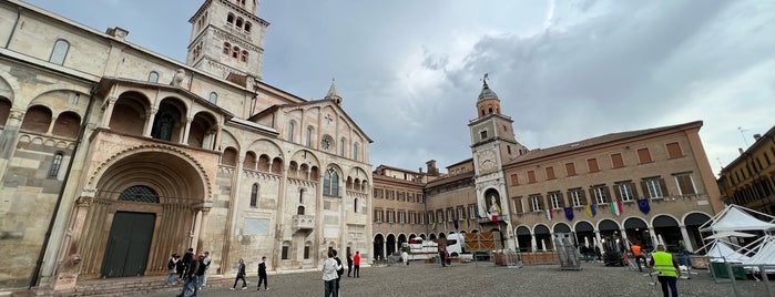 Piazza Grande is one of alessandroさんのお気に入りスポット.