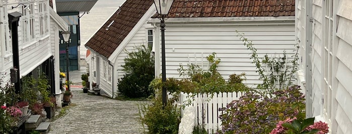 Gamle Stavanger is one of Lugares favoritos de Klaus.