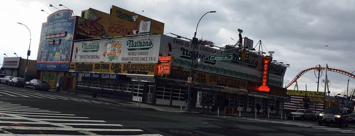 Coney Island Beach Shop is one of Kimmie's Saved Places.