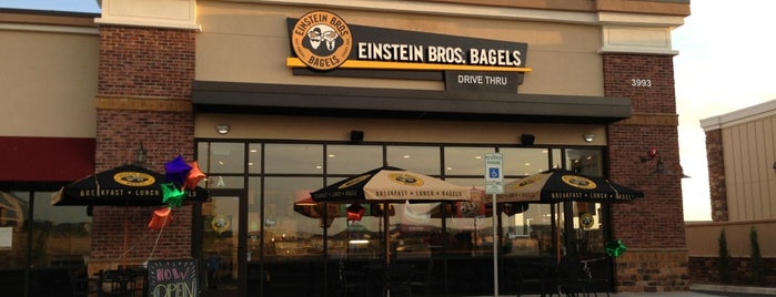 Einstein Bros Bagels is one of Orte, die Paulina gefallen.