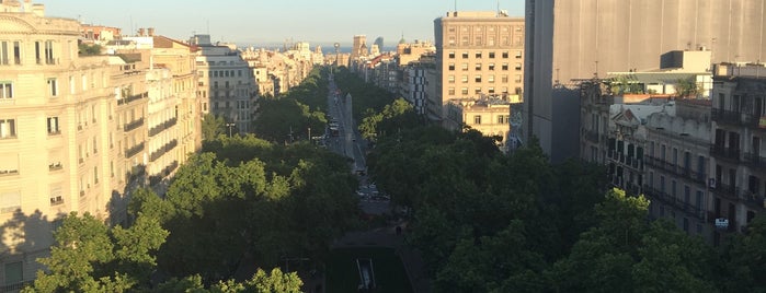 Blue View by Bombay Sapphire is one of Rooftops BCN.