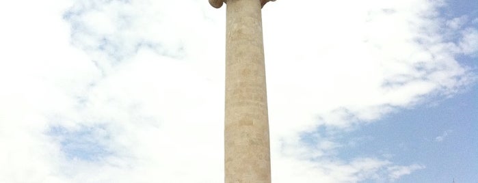 Plaza Del Angel is one of Lugares favoritos de Abraham.