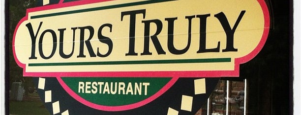 Yours Truly Restaurant is one of Lugares favoritos de John.