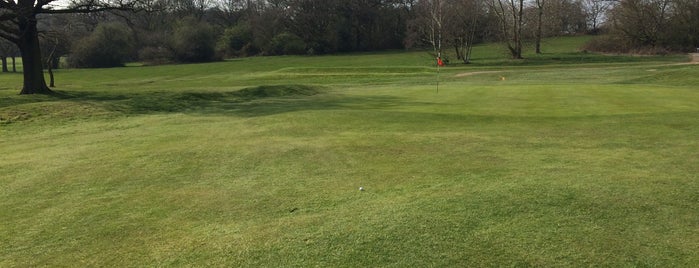 Chingford Golf Club is one of Lugares favoritos de Jon.