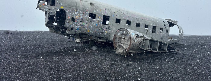 DC-3 Sólheimasandi is one of Iceland ❄️.
