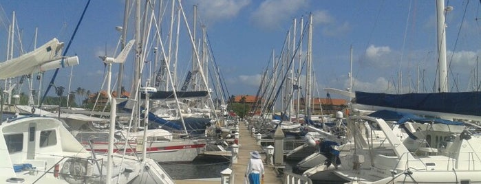 Shelter Bay Marina is one of Mariellaさんのお気に入りスポット.