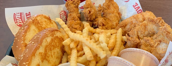Raising Cane's Chicken Fingers is one of สถานที่ที่ Andres ถูกใจ.