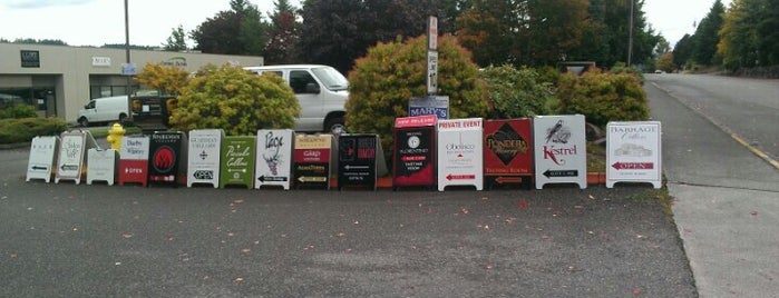 Woodinville Warehouse Winery District is one of Lugares favoritos de David.