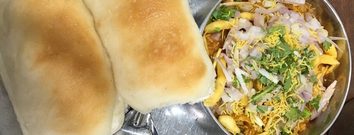 Katakir Misal Joint is one of Food + Hangout with Friends.