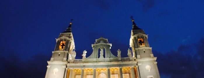Catedral de la Almudena is one of Lugares favoritos de Priscilla.