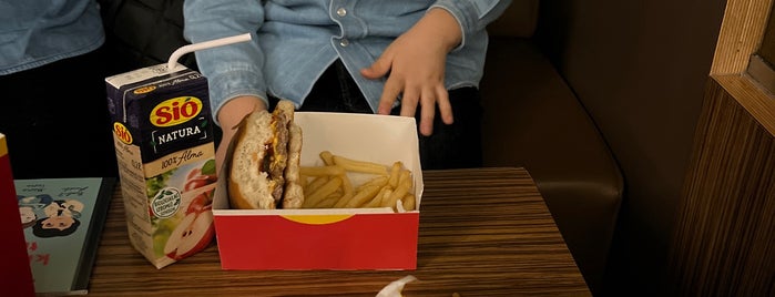 McDonald's is one of Kajahelyek.