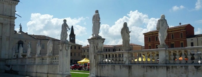 Abbazia di San Benedetto in Polirone is one of Luoghi da ricordare.