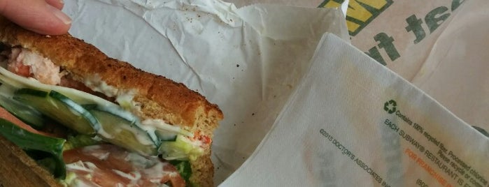 Subway is one of Lugares favoritos de Colleen.