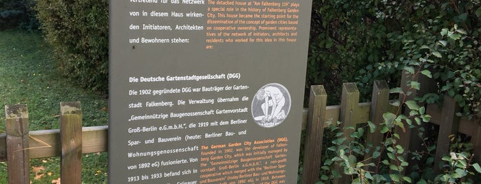 Gartenstadt Falkenberg is one of Lugares favoritos de Sarah.
