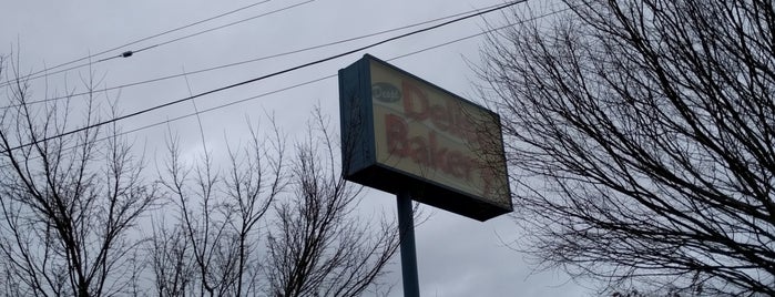 Despi Delite Bakery is one of สถานที่ที่ Christine ถูกใจ.