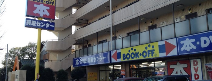 BOOKOFF 福生店 is one of Tempat yang Disukai Minami.