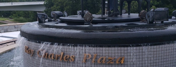 Ray Charles Plaza is one of สถานที่ที่บันทึกไว้ของ Mario.