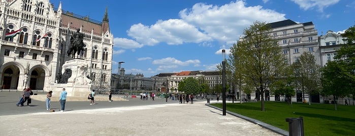 Kossuth Lajos tér is one of Maďarsko.