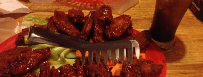 Red Souce Wings & Drinks is one of ᴡさんのお気に入りスポット.