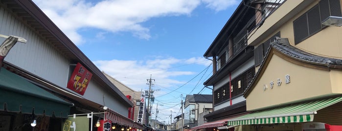 千代保稲荷参道 商店街 is one of Tempat yang Disukai Masahiro.