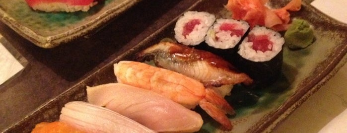 Toshi Sushi is one of สถานที่ที่ Adam ถูกใจ.