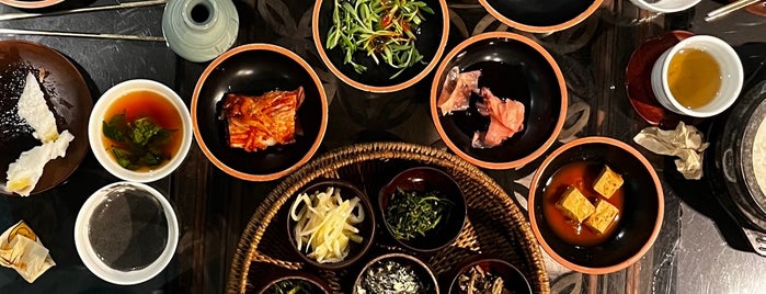 Sanchon Temple Cooking is one of Végétarien en Corée.