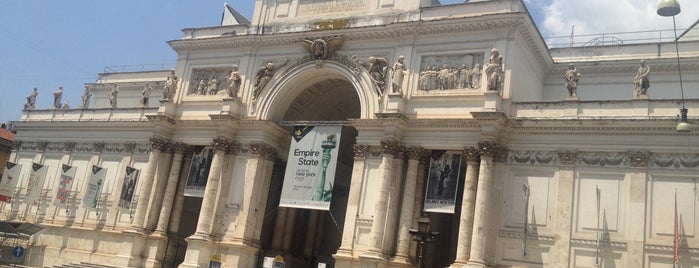 Palazzo delle Esposizioni is one of สถานที่ที่ Vlad ถูกใจ.