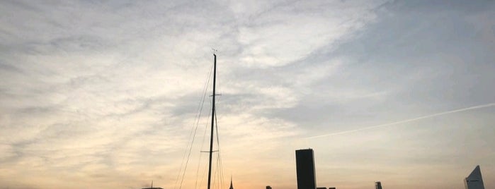 Anable Basin Sailing Bar & Grill is one of NYC Sunset Spots.