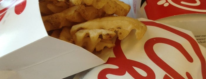 Chick-fil-A is one of Lugares favoritos de Dawn.