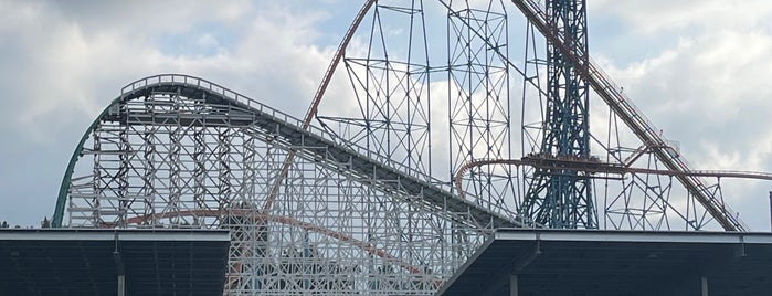 Six Flags Magic Mountain Parking Lot is one of California 2014.