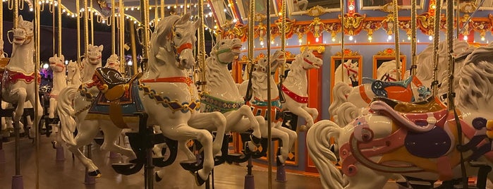 King Arthur Carousel is one of Lesさんのお気に入りスポット.