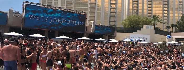 Wet Republic Ultra Pool is one of สถานที่ที่ Francisco ถูกใจ.