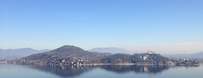 Lago Maggiore is one of Tempat yang Disukai Zuhal.