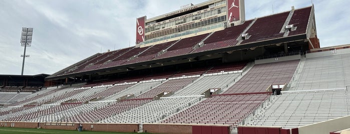 Gaylord Family Oklahoma Memorial Stadium is one of Sheilaさんのお気に入りスポット.