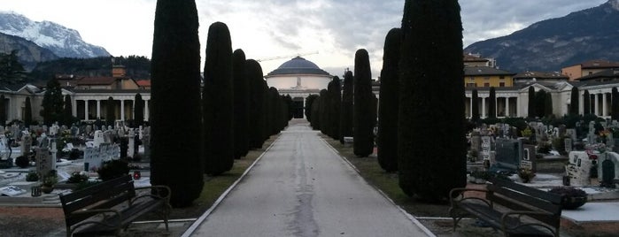 Cimitero Monumentale di Trento is one of Lugares favoritos de Vito.