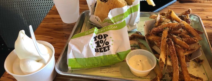 BurgerFi is one of Locais curtidos por Stephanie.