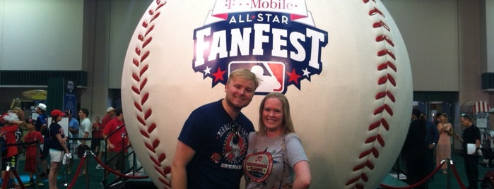 T-Mobile All-Star FanFest is one of Lieux qui ont plu à Andrew.