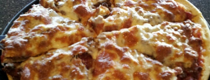 Mama's Pizza is one of Locais curtidos por Marni.