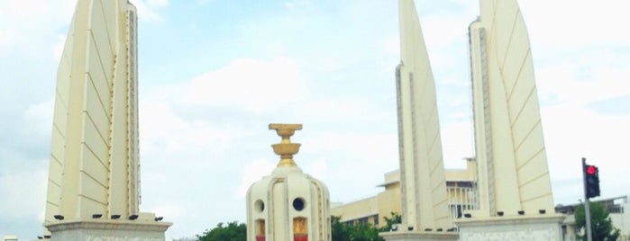 Democracy Monument is one of タイ旅行.