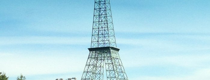 Eiffel Tower is one of สถานที่ที่ Amanda ถูกใจ.