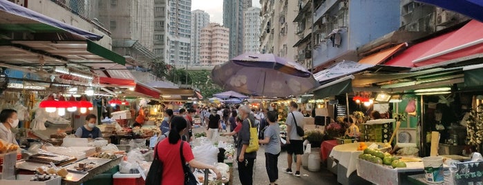 Shau Kei Wan Market is one of Locais curtidos por Liftildapeak.