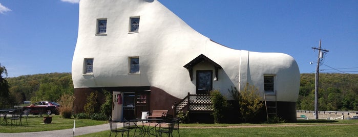 The Haines Shoe House is one of Weird.