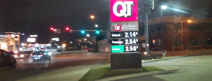 QuikTrip is one of Tempat yang Disukai Michael.