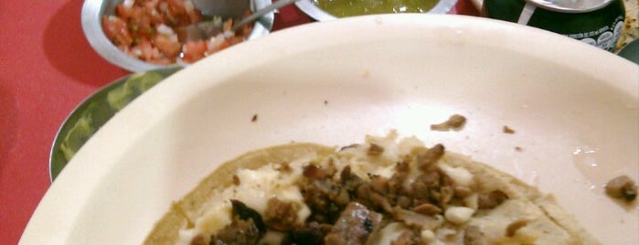 Tacos El Culichi is one of Erikaさんのお気に入りスポット.